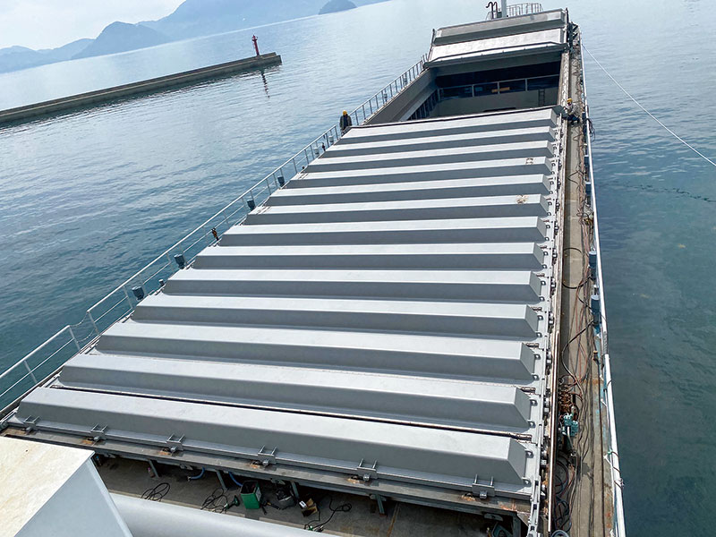 ハッチカバー装置