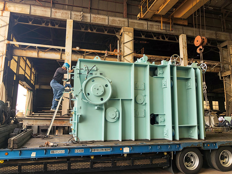 スパッド起倒装置