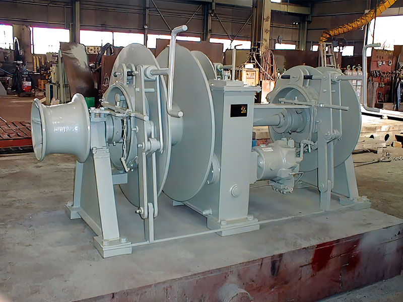 油圧ムアリングウインチ